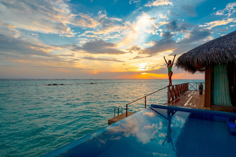luxury hotel infinity pool